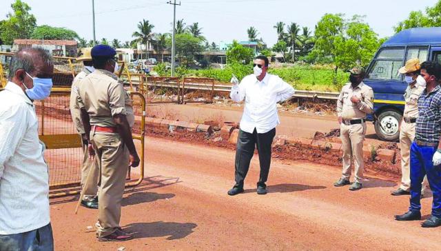 ಕೊವಿಡ್-19: ಪ್ರತಿಬಂಧ ಉದ್ದೇಶ ಈಡೇರಲು ಜಿಲ್ಲಾ ನಾಕಾಬಂದಿ ರಕ್ಷಾ ಕವಚವಾಗಿ ಕೆಲಸ ಮಾಡಿ: ಸಚಿವ ಪಾಟೀಲ
